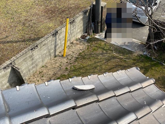 剥がれた漆喰の欠片